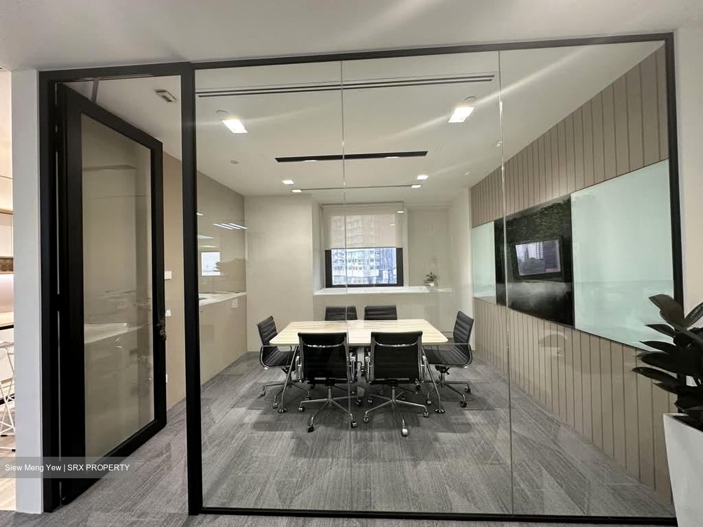 Lippo Centre (D2), Office #573462781